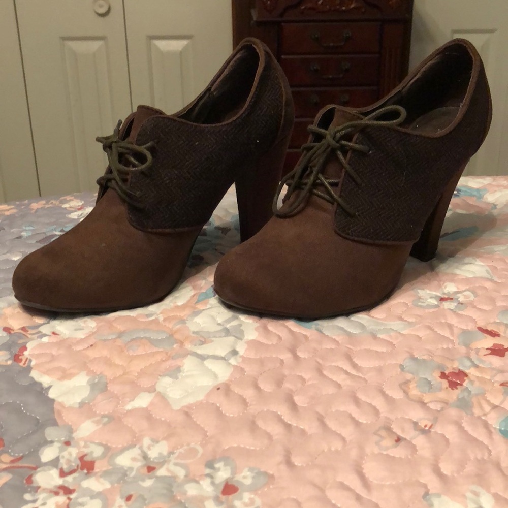 Size 8 XOXO booties